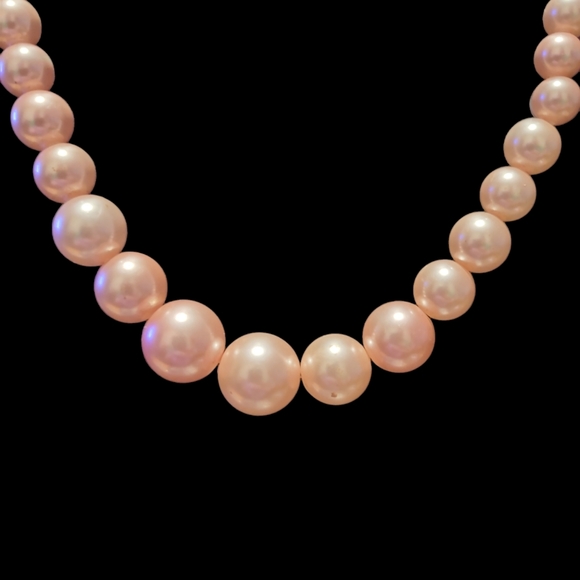 24" Vintage Faux Pearl Pink Necklace Lot 1 - Picture 2 of 3